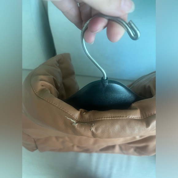 Abercrombie & Fitch Mini Leather Puffer Jacket
Vegan Leather 
Beige / Tan - Picture 6 of 8